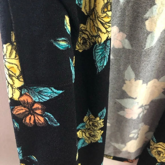 Lularoe Sarah Floral Cardigan Sweater size Small - Picture 13 of 17